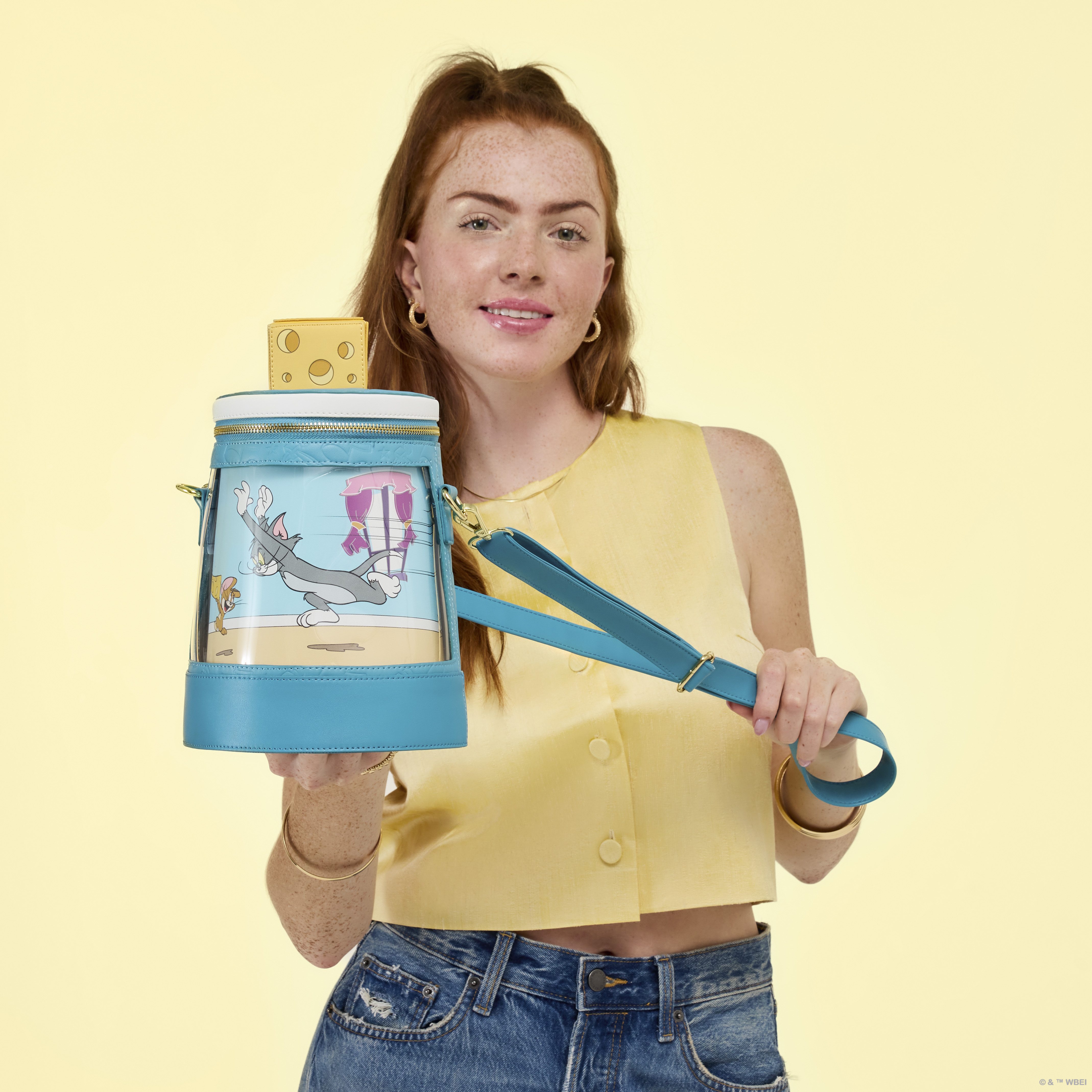 Alternative view of Tom and Jerry Spinning Scene Crossbody Bag
