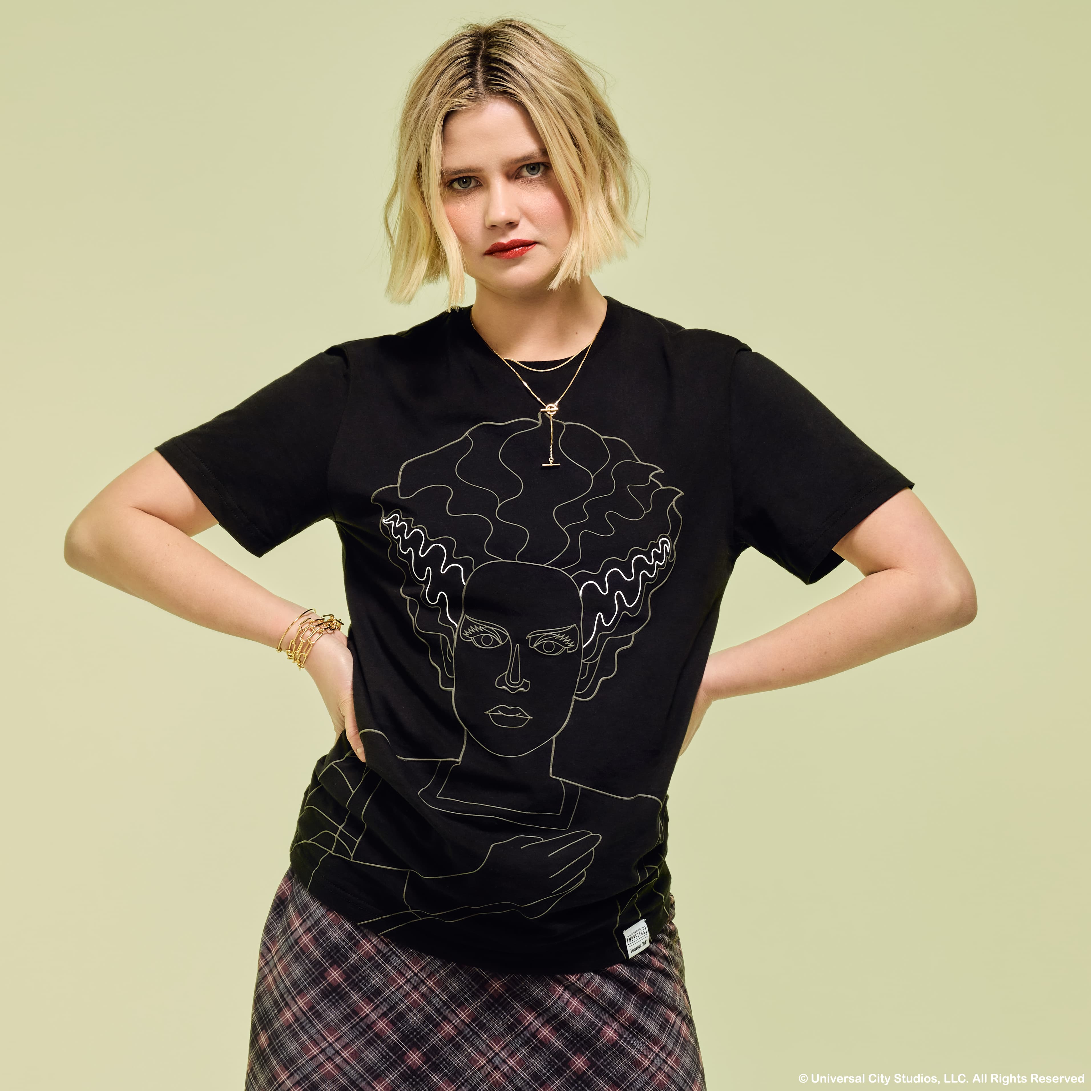 Alternative view of Universal Monsters The Bride Of Frankenstein Unisex Tee
